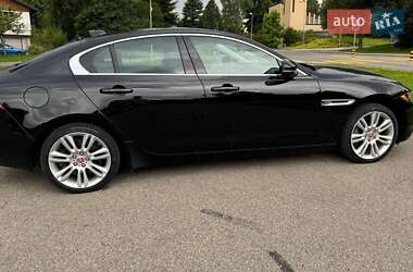 Седан Jaguar XE 2019 в 