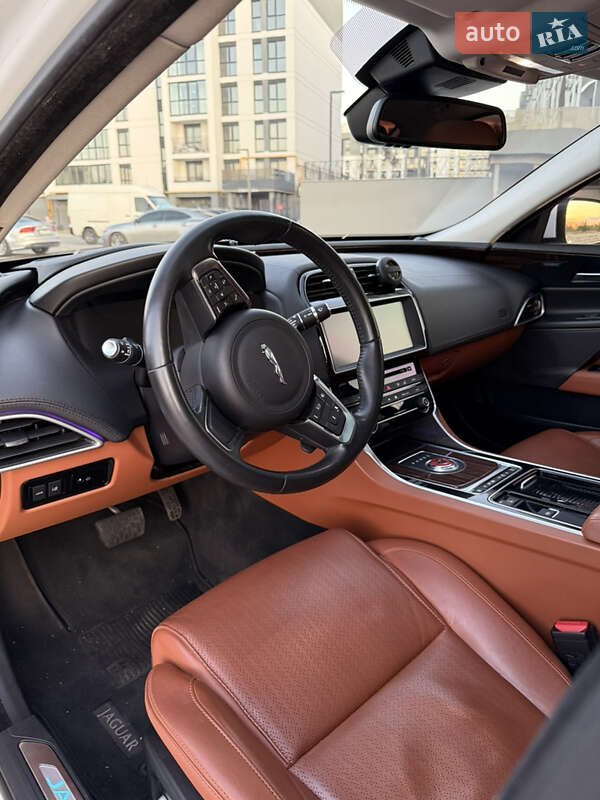 Седан Jaguar XE 2017 в Черкассах