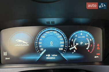 Седан Jaguar XE 2017 в 