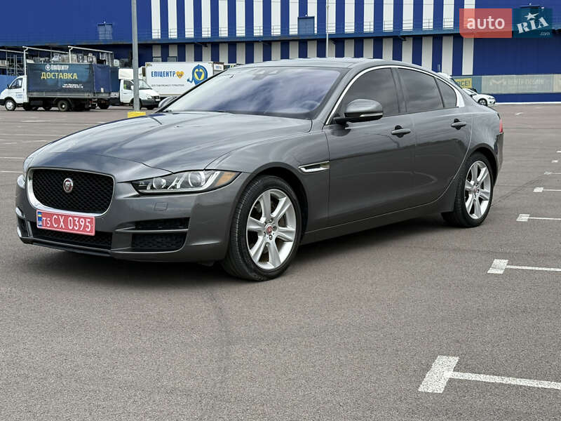 Седан Jaguar XE 2017 в Вараше