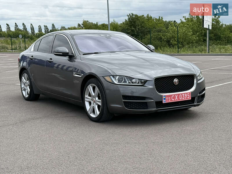 Седан Jaguar XE 2017 в Вараше