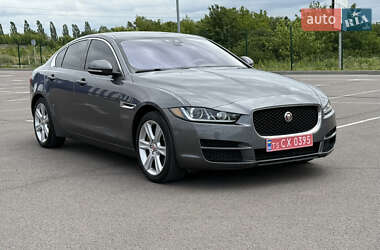 Седан Jaguar XE 2017 в 