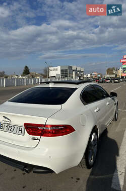 Седан Jaguar XE 2018 в 