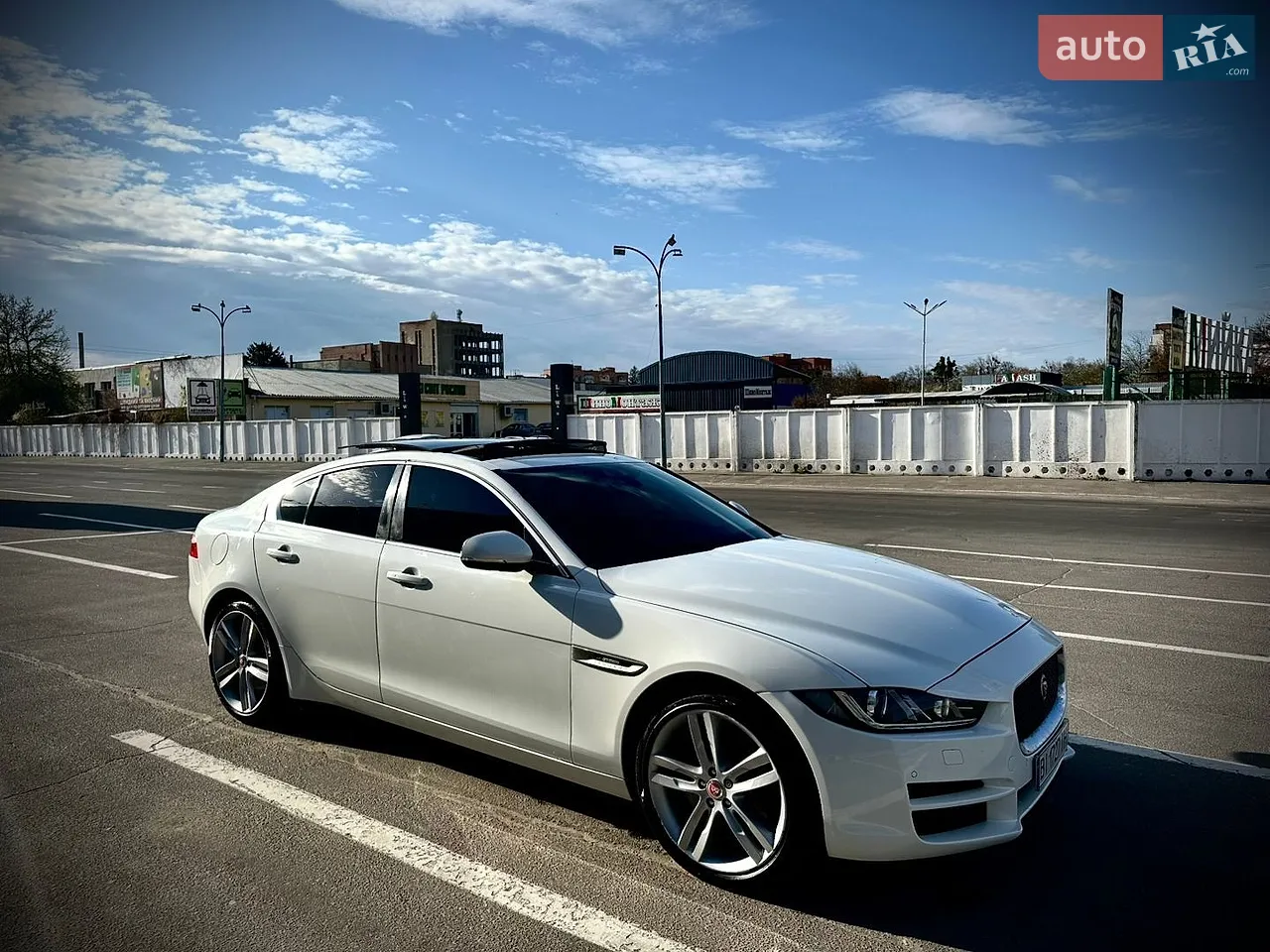 2018 Jaguar XE - мініатюра 30