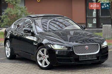 Седан Jaguar XE 2016 в Ивано-Франковске