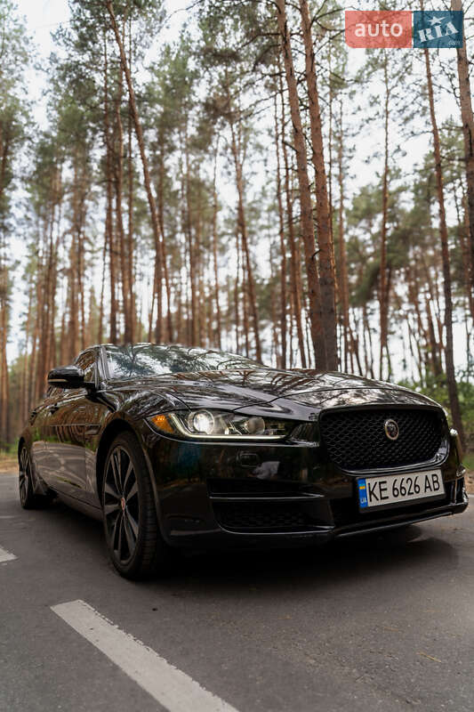 Седан Jaguar XE 2016 в Киеве
