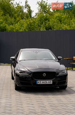 Седан Jaguar XE 2016 в 