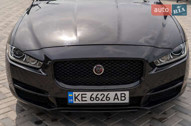 Седан Jaguar XE 2016 в 