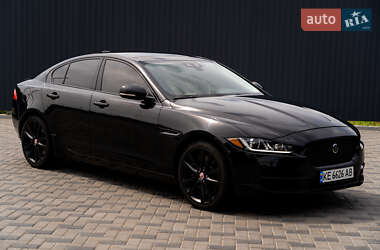 Седан Jaguar XE 2016 в 