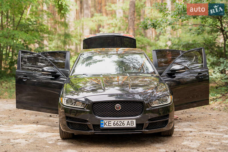 Седан Jaguar XE 2016 в Киеве