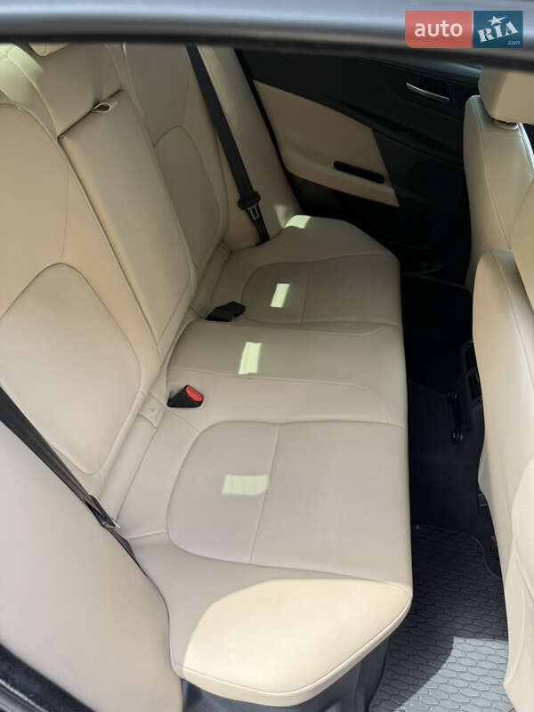 Седан Jaguar XE 2017 в Киеве фото 17 Седан Jaguar XE 2017 в Киеве