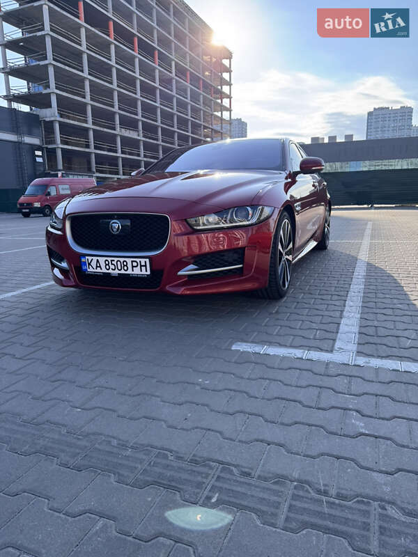 Седан Jaguar XE 2016 в Киеве