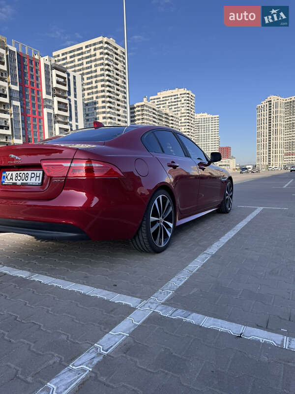 Седан Jaguar XE 2016 в Киеве