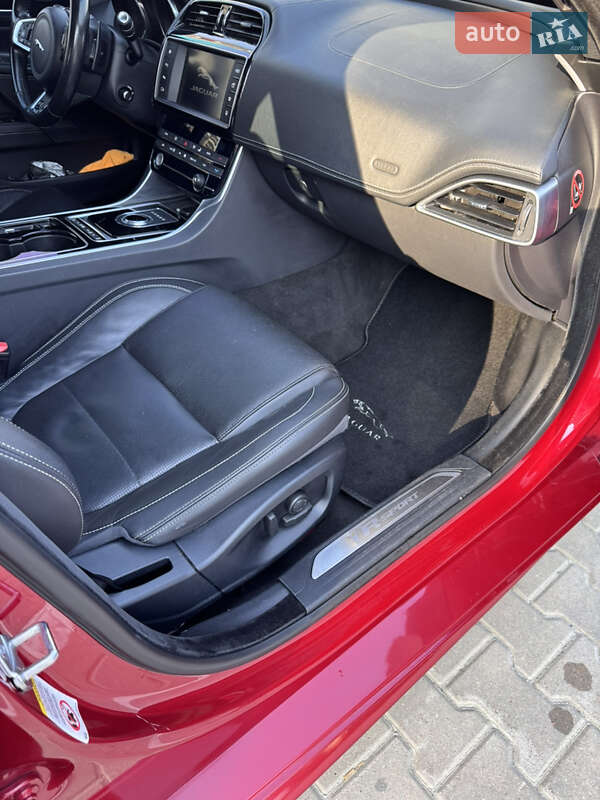 Седан Jaguar XE 2016 в Киеве