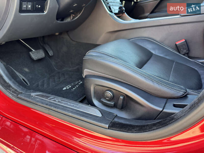 Седан Jaguar XE 2016 в Киеве