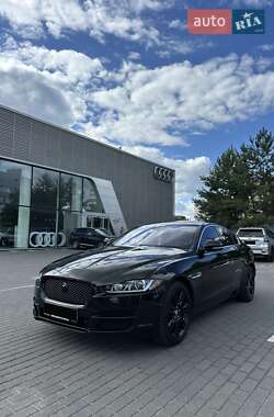 Седан Jaguar XE 2017 в 