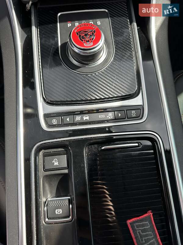 Седан Jaguar XE 2017 в Киеве фото 35 Седан Jaguar XE 2017 в Киеве