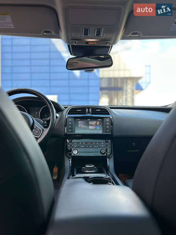 Седан Jaguar XE 2017 в Днепре фото 22 Седан Jaguar XE 2017 в Днепре