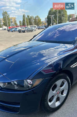 Седан Jaguar XE 2017 в 
