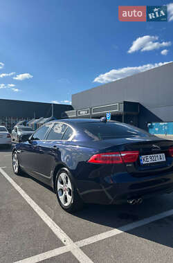 Седан Jaguar XE 2017 в 