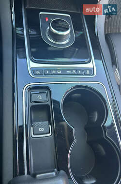 Седан Jaguar XE 2017 в 