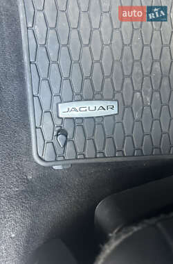 Седан Jaguar XE 2017 в 