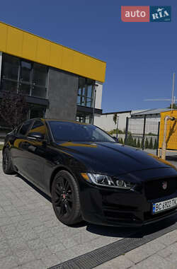 Седан Jaguar XE 2016 в 