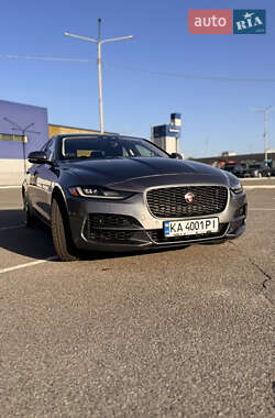 Седан Jaguar XE 2020 в 