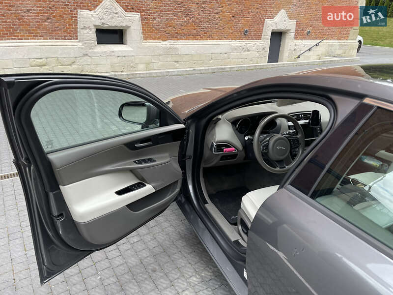 Седан Jaguar XE 2017 в Львове фото 16 Седан Jaguar XE 2017 в Львове