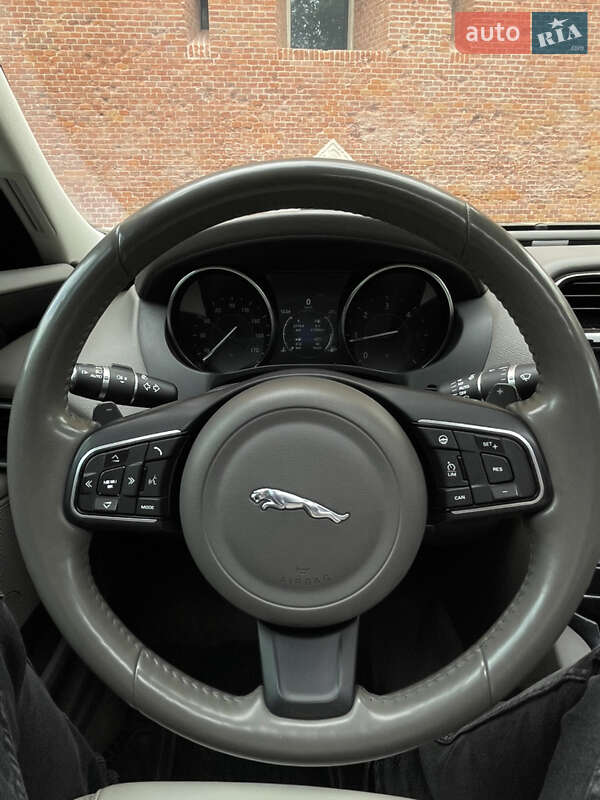 Седан Jaguar XE 2017 в Львове фото 27 Седан Jaguar XE 2017 в Львове