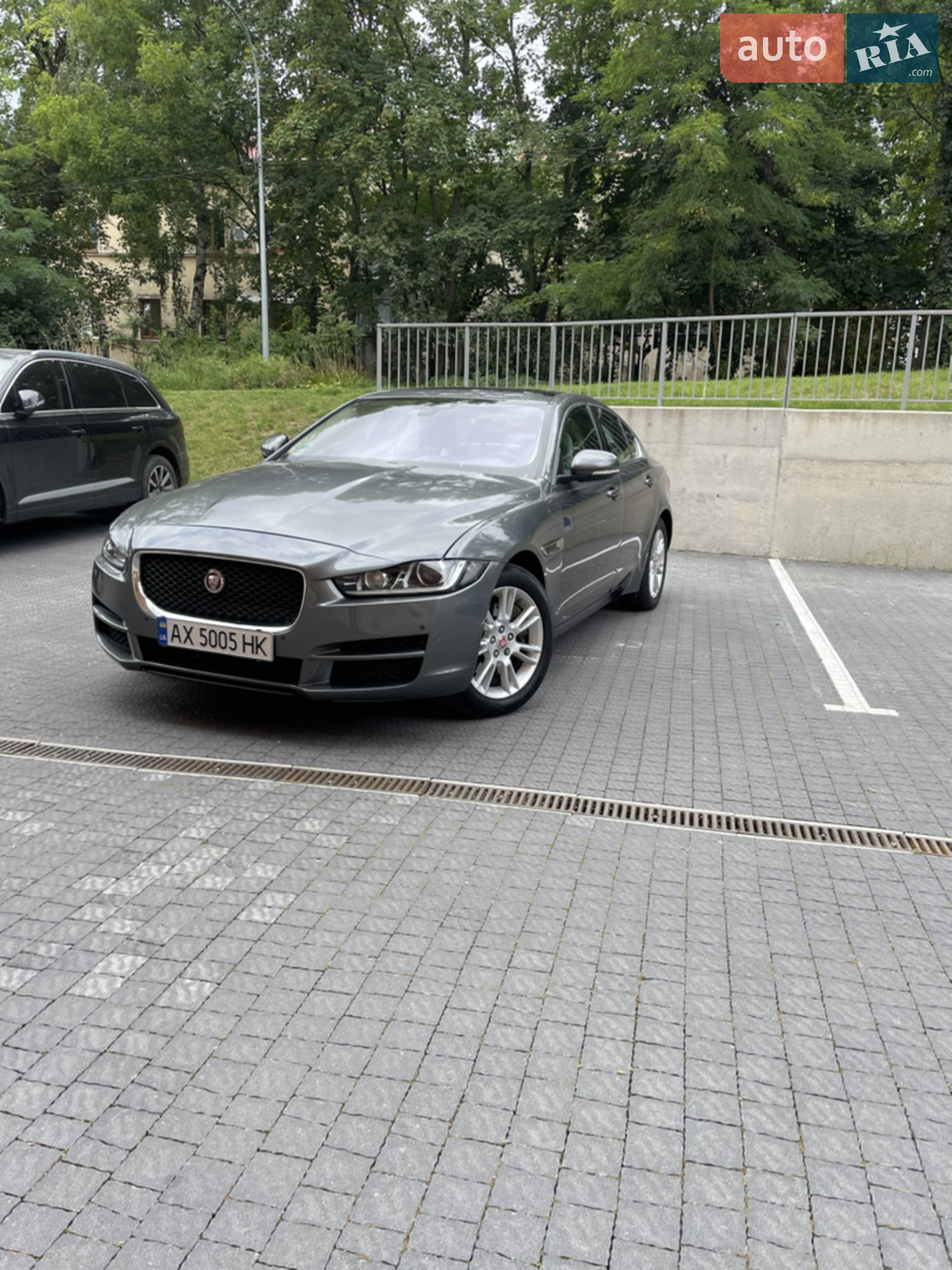 2017 Jaguar XE - мініатюра 32