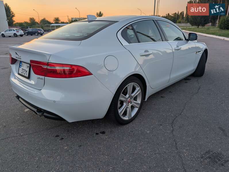 Седан Jaguar XE 2016 в Кременчуге