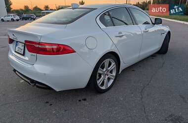 Седан Jaguar XE 2016 в 