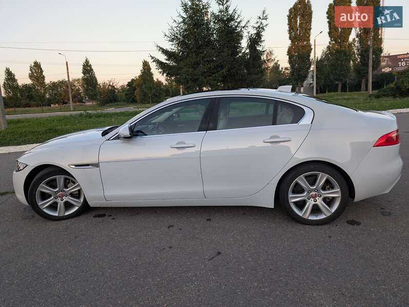 Седан Jaguar XE 2016 в Кременчуге
