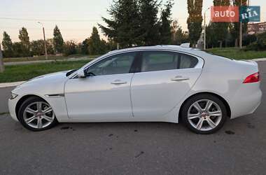 Седан Jaguar XE 2016 в 