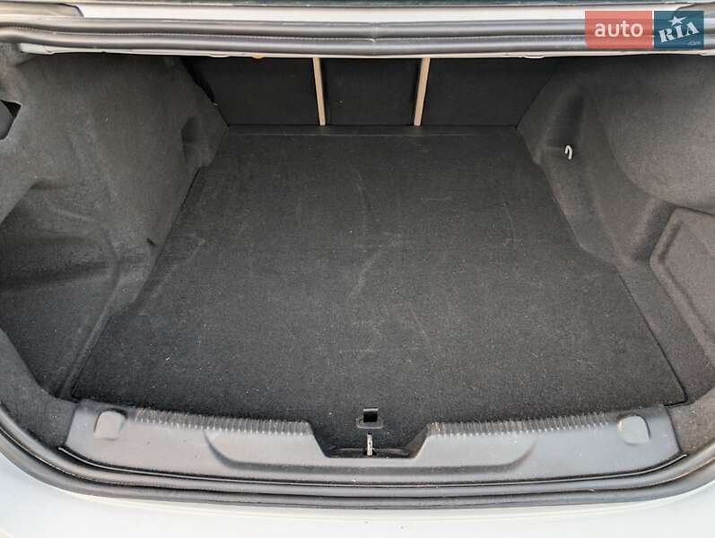 Седан Jaguar XE 2016 в Кременчуге