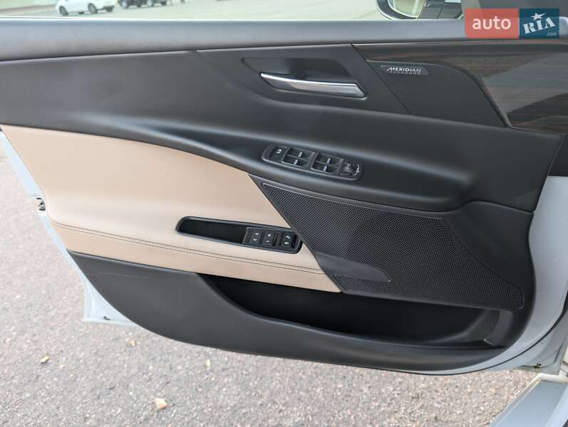 Седан Jaguar XE 2016 в Кременчуге