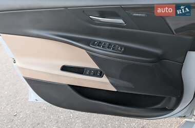 Седан Jaguar XE 2016 в 