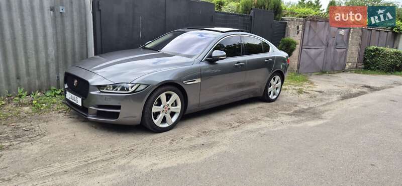 Седан Jaguar XE 2016 в Харкові