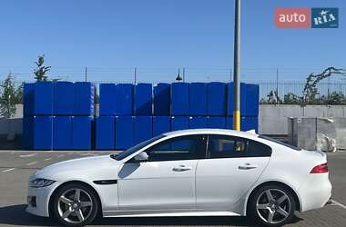 Седан Jaguar XE 2015 в 