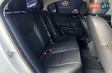 Седан Jaguar XE 2019 в 