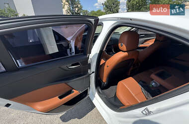 Седан Jaguar XE 2016 в 