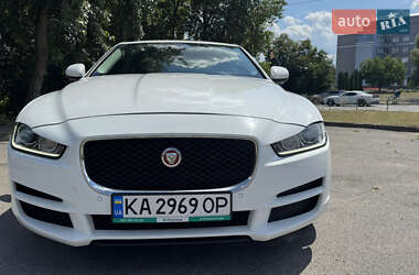 Седан Jaguar XE 2016 в 