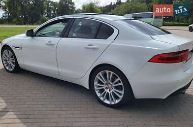 Седан Jaguar XE 2016 в 