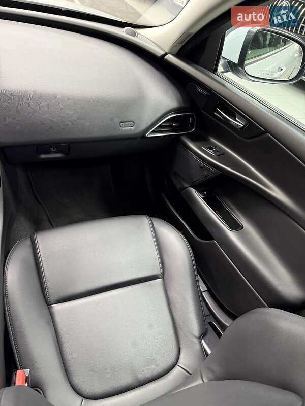 Седан Jaguar XE 2016 в Одесі фото 24 Седан Jaguar XE 2016 в Одесі