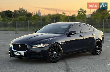 Седан Jaguar XE 2016 в 