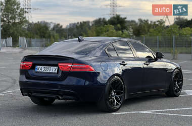 Седан Jaguar XE 2016 в 