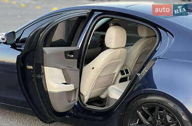 Седан Jaguar XE 2016 в 