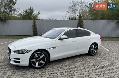 Седан Jaguar XE 2016 в 