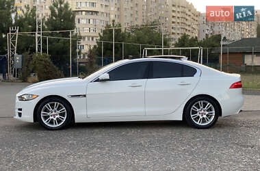 Седан Jaguar XE 2016 в 